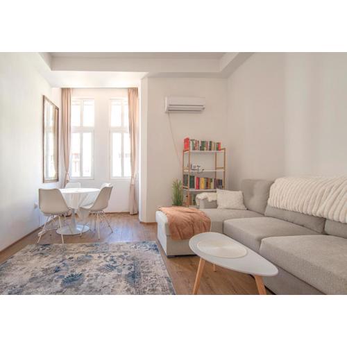 Supreme Luxury Top Central 1 Bedroom Apartment