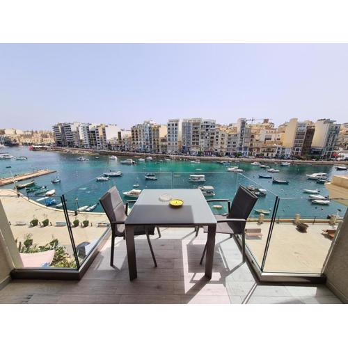 Supreme Seafront apt with Balcony in St.Julian\