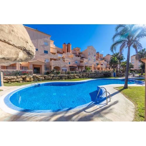 Surf Apartment - Wifi - Parking - Swimming Pool - Patio - Garden