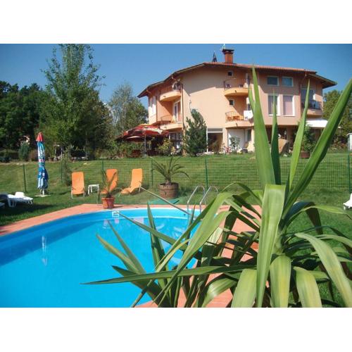 Sveti Georgi Family Hotel