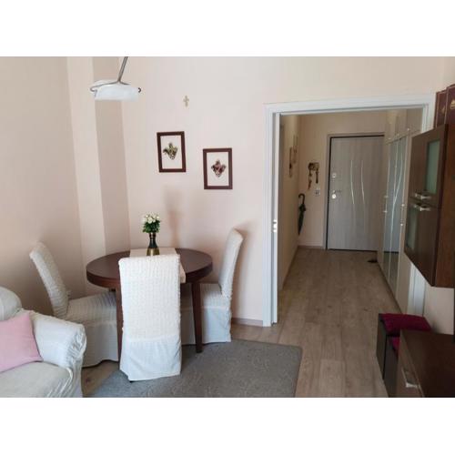 Svitlana home , metro Dafni