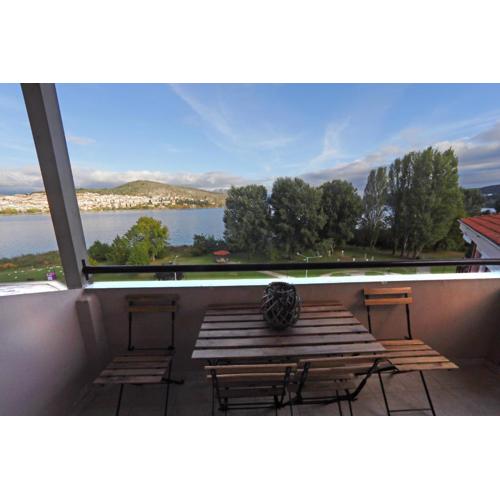 Swan Lake Front Apartment