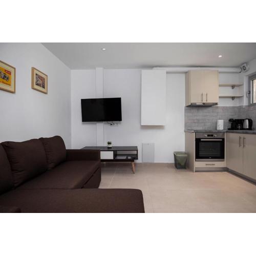 Sweet and Comfy 2BD apartment next to metro and Archeological Museum