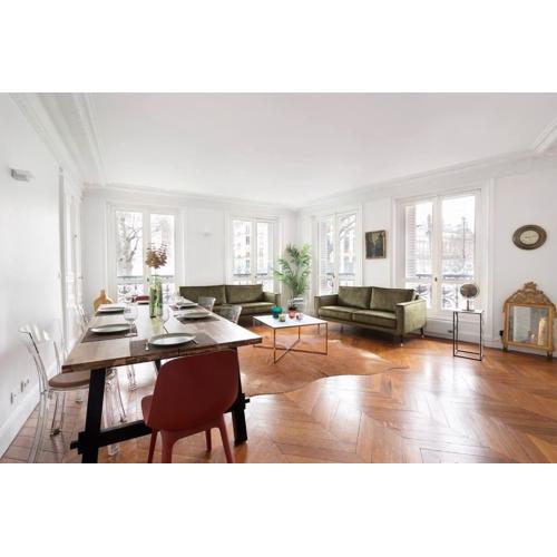 Sweet Luxury Home Arc the Triomphe near Champs Elysées and Palais des Congrès 8 ppl
