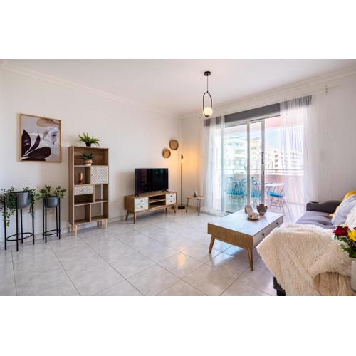 Sweet retreat 2-BR Apartment in Mackenzie