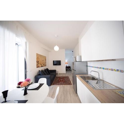 SweetHome Confortevole bilocale vicino Stazione Aria Condizionata Wifi