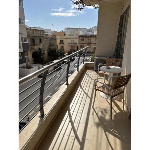 Swieqi sunny central airy quiet Apartment in Malta