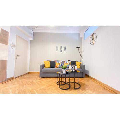 Syntagma square, 100sqm Luxurious family apt