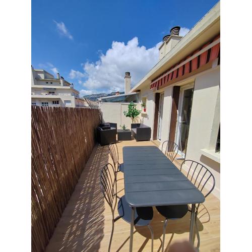 T1 avec grande terrasse, hypercentre ,climatise