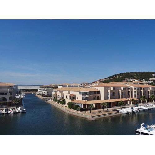 T2 30m² avec Loggia et Vue, Parking Privé - FR-1-472-133