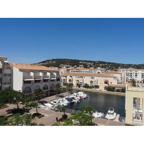T2 avec loggia vitrée proche plage, climatisé, vue marina - FR-1-472-173