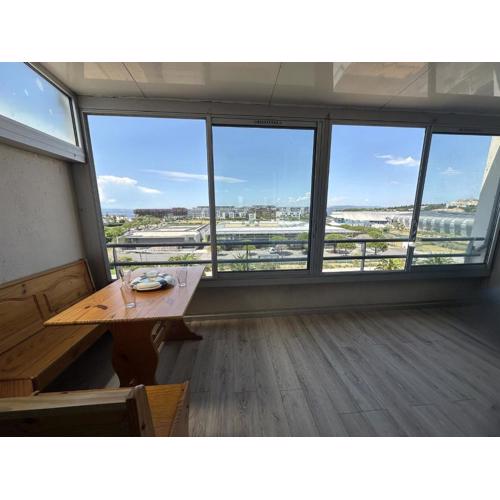 T2 cabine avec climatisation et parking, 5 personnes à Sète - FR-1-472-208