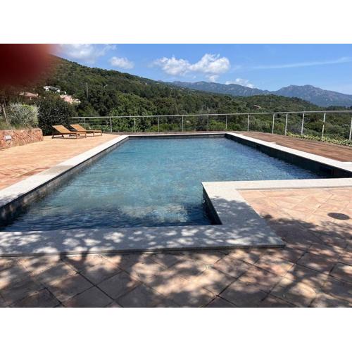 T2 dans villa avec piscine