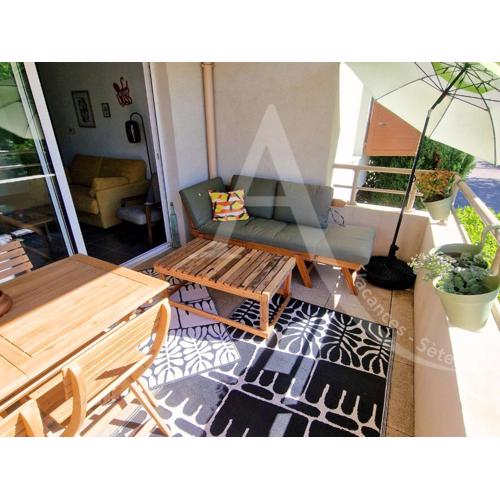 T2 moderne avec terrasse, WiFi et place de parking