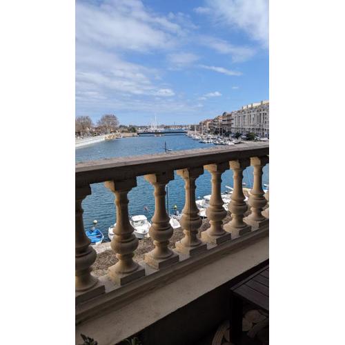 T3 avec TERRASSE avec VUE EXCEPTIONNELLE sur les QUAIS de SETE