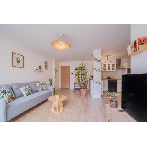 T3 Tropical avec parking gratuit, terrasse et wifi