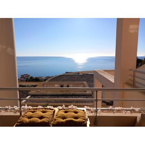 T3 vue mer - terrasse couverte, piscine, parking, proche du centre ville.