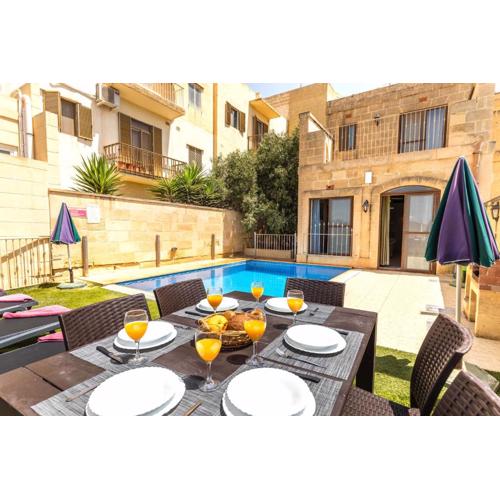 Ta Lucija 2 bedroom Villa with private pool