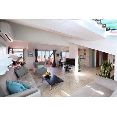 Taormina center 4 BR penthouse, terrace with views