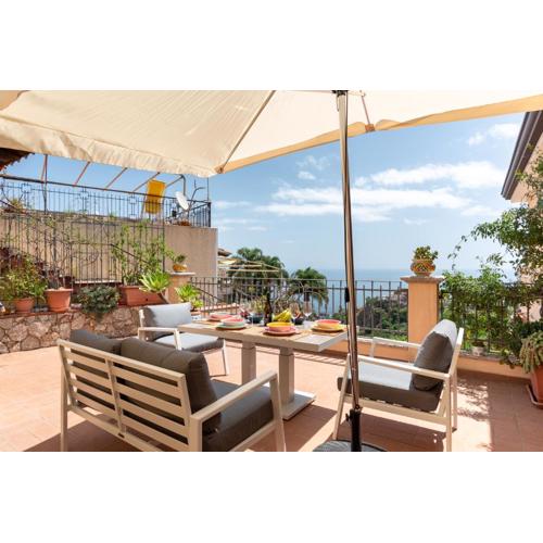 Taormina Panoramic Apartment with Parking
