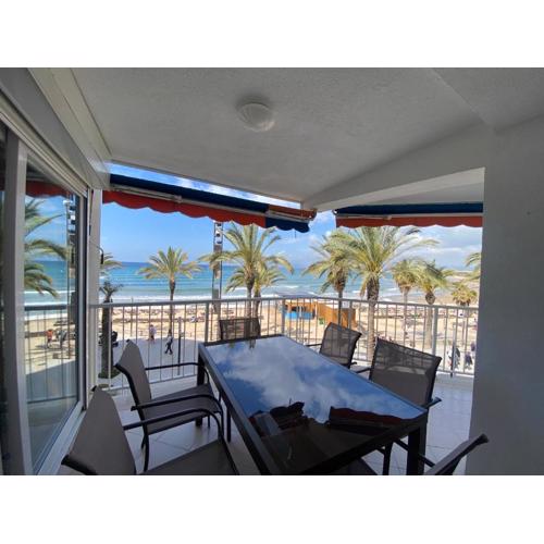 TarracoHomes, Apartamento Rosa Salou con Terraza y Vistas a la Playa