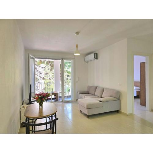 Tastefully Furnished Getaway in Durr s
