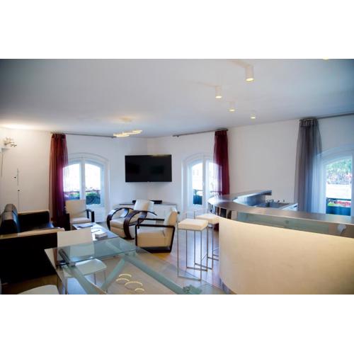 TASTY LUXURY 3 BEDROOM FULL VIEW SEINE-NOTRE DAME