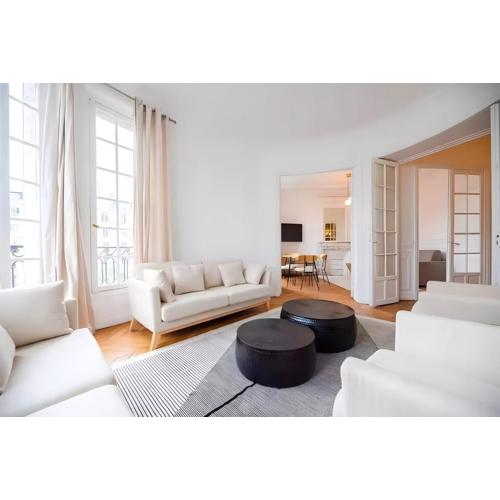 TBS 323 - Superb apartment with Eiffel Tower view