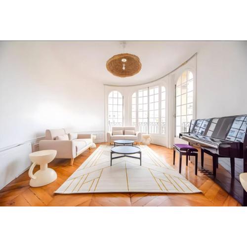 TBS 324 - Superb apartment with Eiffel Tower view