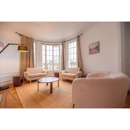 TBS 325 - Superb apartment with Eiffel Tower view