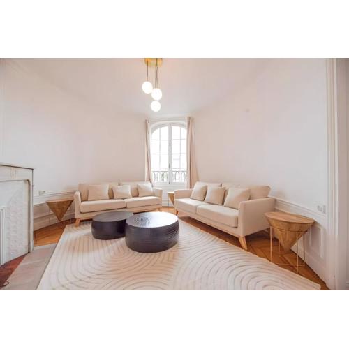 TBS 327 - Superb apartment with Eiffel Tower view