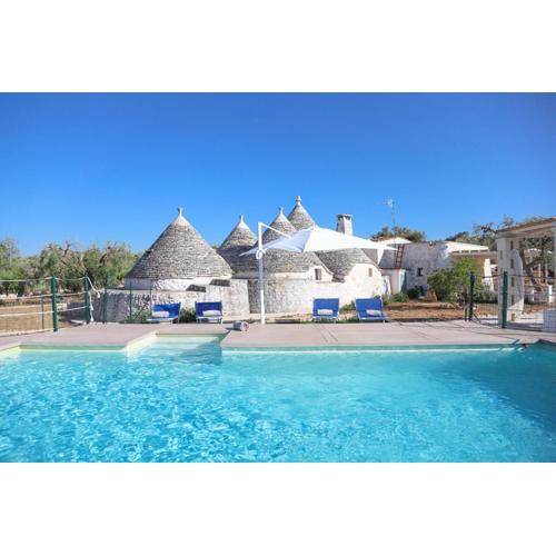 TD Trulli Albapetra Pool & Olive Trees