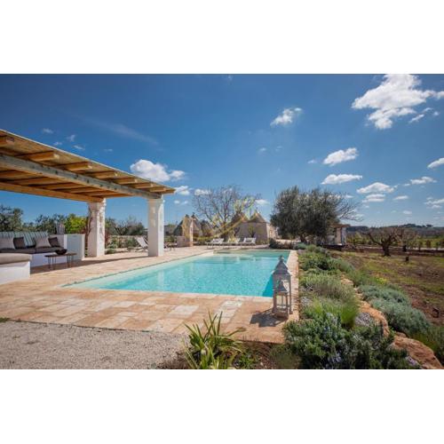 TD Trulli Perla Bianca Trulli with Pool & Vineyard