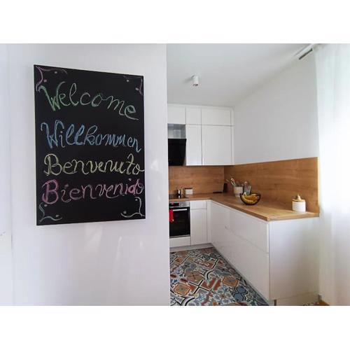 Teal Apartment-free garage parking