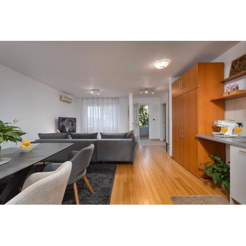 TERRA MAGICA DELUXE Apartment Or Room with Private Parking, Terrace and Sea View