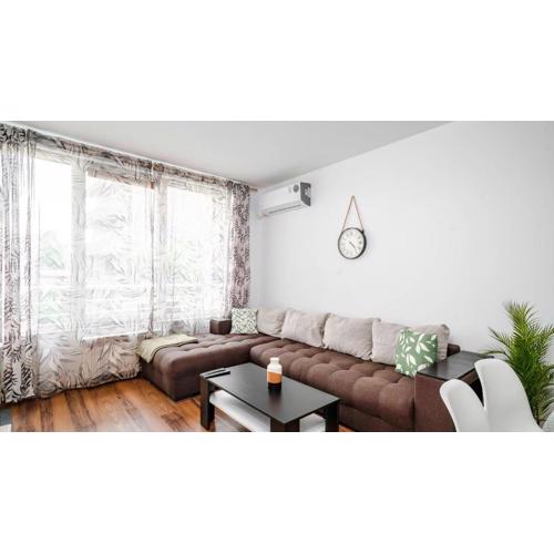 Terra Vibes - Central 1BD with balcony by Flat Mаnager