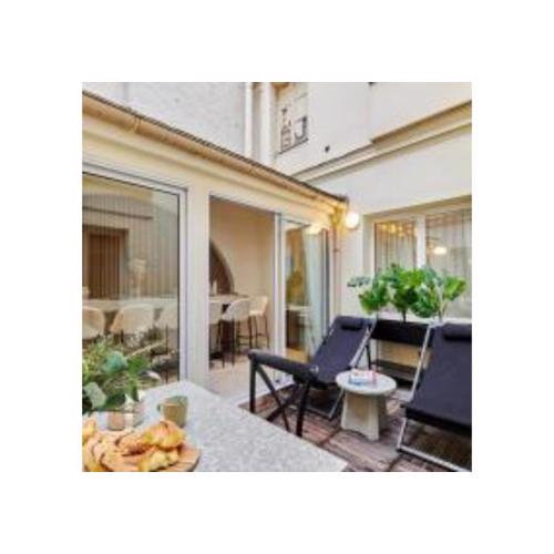 Terrace apartment Trocadero Eiffel Tower by Studio Prestige