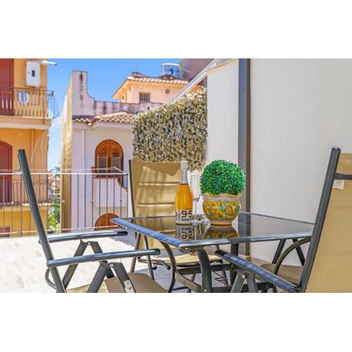 Terrace under Taormina just a few minutes walk to the free beach and downtown!