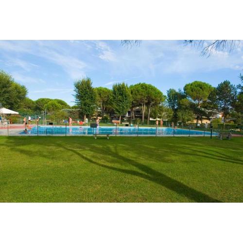 Terraced house in a residence with a pool