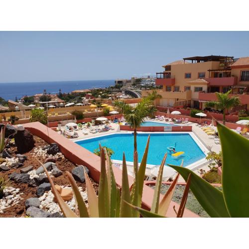 Terrazas del Duque 2, terrace, sea view, only 300 m to beach, heated pool, air conditioning, wifi internet, dishwasher, washing machine