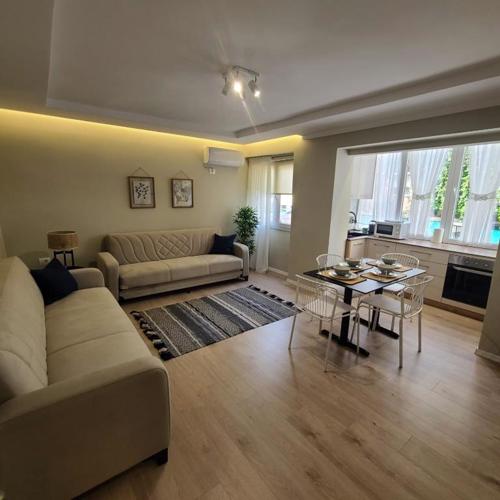 TESA apartment, accommodates 4, Next to City Center, with AC and WiFi