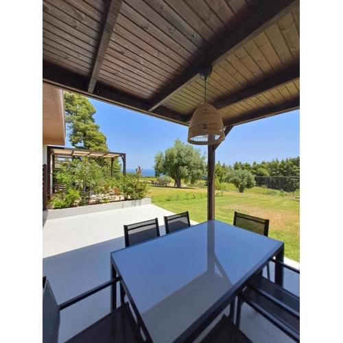 Tessera - Exclusive Stylish Maisonette in Kriopigi