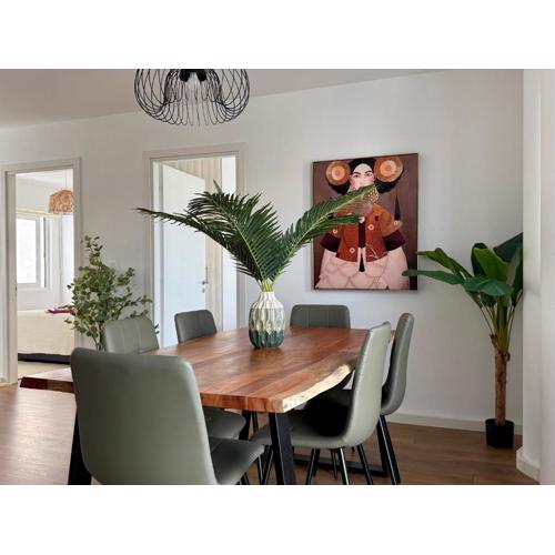TH0 Luxury two bedrooms Apartments with High-Tech Amenities