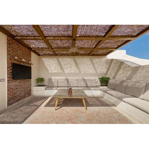 The 1BDR Rustic Rooftop w Wow Outdoor Terrace