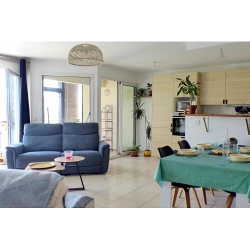The 2 bedroom apartment with balcony - near park