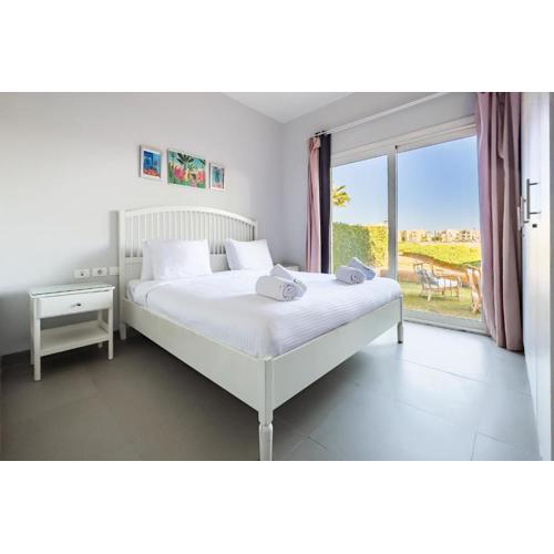 The 2BDR Warmhearted Waterside Apt