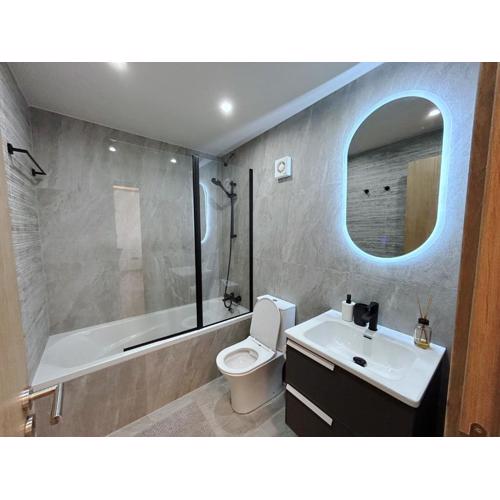 THE A-LINE SEAVIEW MALAMA APARTMENT with pool, tennis court & gym