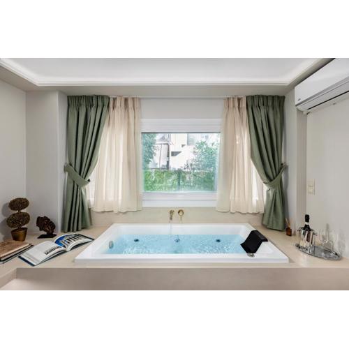 The Athenian Aroma - Suite with Jacuzzi