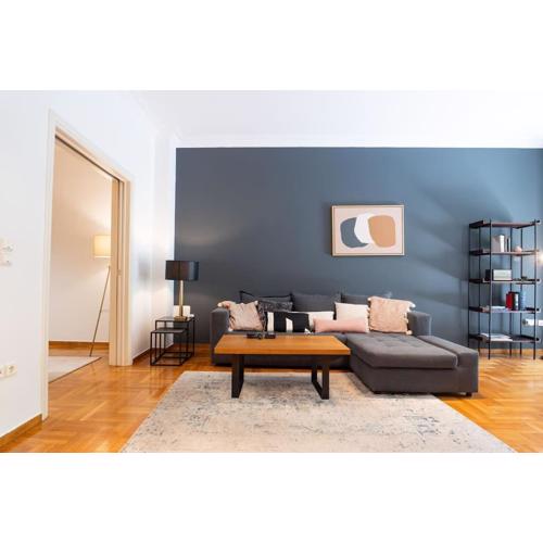 The Azure Teal Athens 2 mins from the metro ! Fully airconditioned!