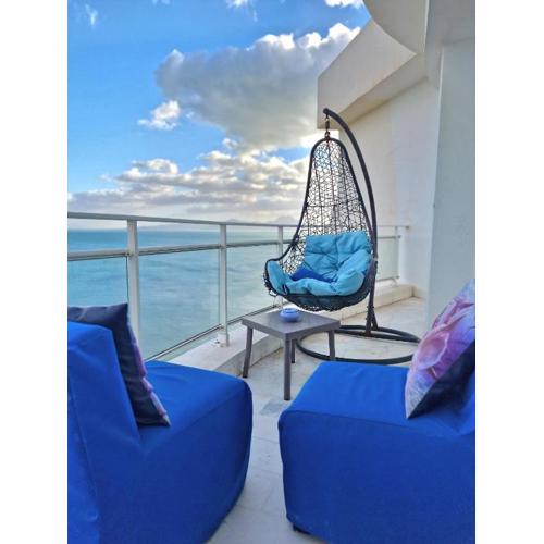 The bleu sea